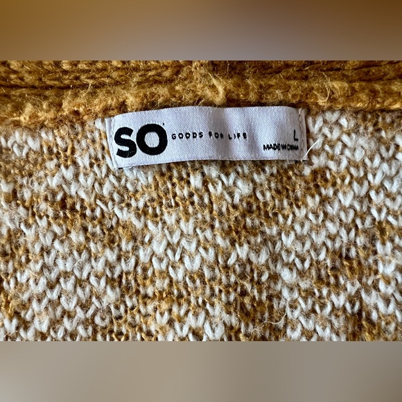 Large Floral Sweater by SO - Picture 4 of 4